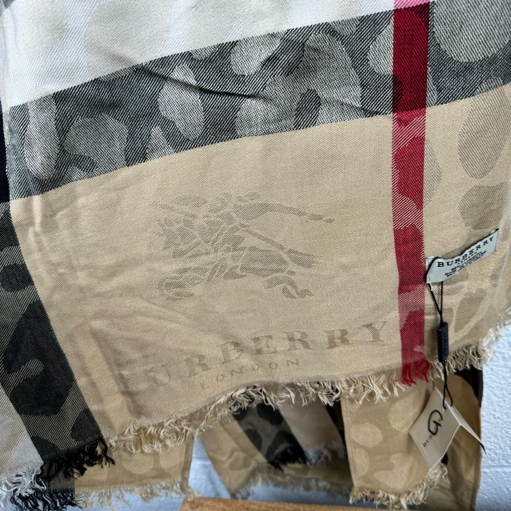 Burberry Cashmere Leopard Check Scarf – Raspberry Sorbet Check – Scotland - Picture 2 of 10